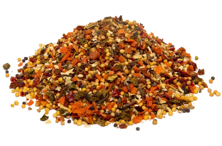 Posypka diabelska to pikantna mieszanka przypraw, suszonych warzyw i ziół. Idealny dodatek do mięs i sosów.