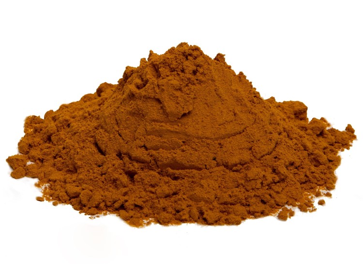 Kurkuma mielona - świeżo wysypana aromatyczna przyprawa o głębokim złocistym kolorze.