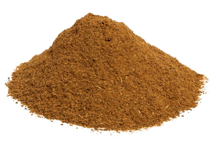 Cynamon cejloński mielony to słodka oraz łagodna przyprawa, która nie drażni dróg oddechowych. Idealna do deserów, kawy i herbaty.