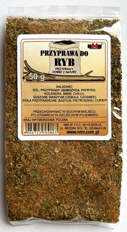 Przyprawa do ryb zapakowana w torebkę foliową o gramaturze 50 g z etykietą zawierającą informacje o produkcie i jego zastosowaniu.