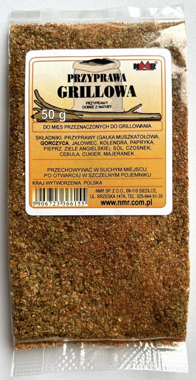 Przyprawa grillowa zapakowana w torebkę foliową o gramaturze 50 g z etykietą zawierającą informacje o produkcie i jego zastosowaniu.