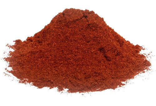Papryka słodka wędzona to przyprawa, która łączy delikatność słodkiego smaku z intensywnym aromatem wędzenia. Idealna do dań grillowych, mięsa czy marynowania, sosów, zup.