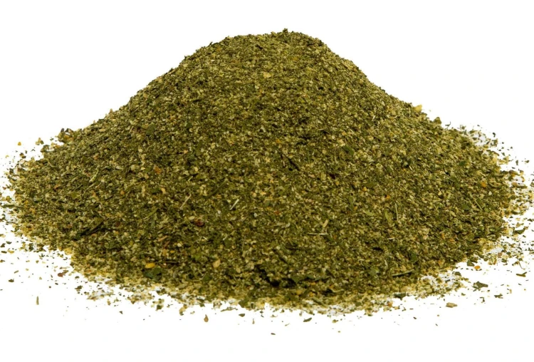 Czubryca zielona bez soli to mieszanka przypraw, która nada niezapomniany, delikatny, ziołowy smak potrawom przygotowanym z jej udziałem. Produkt wyłącznie z naturalnych składników, bez konserwantów i wzmacniaczy.