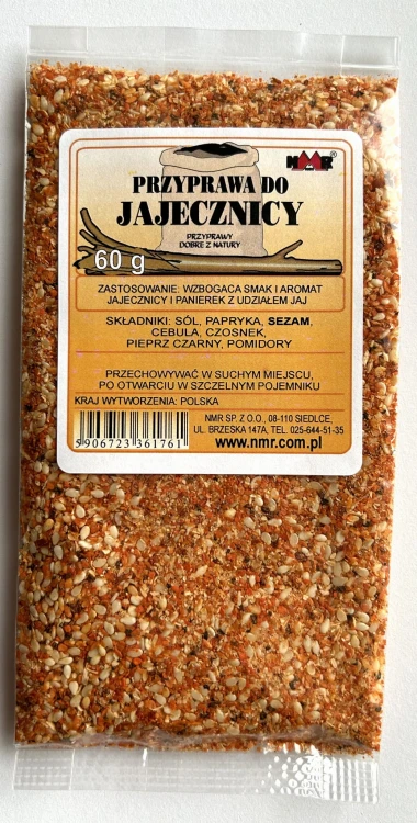 Przyprawa do jajecznicy zapakowana w torebkę foliową o gramaturze 60 g z etykietą zawierającą informacje o produkcie i jego zastosowaniu.