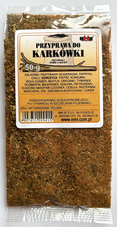 Przyprawa do karkówki zapakowana w torebkę foliową o gramaturze 50 g z etykietą zawierającą informacje o produkcie i jego zastosowaniu.