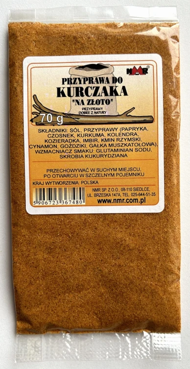 Przyprawa do kurczaka na złoto zapakowana w torebkę foliową o gramaturze 70 g z etykietą zawierającą informacje o produkcie i jego zastosowaniu.