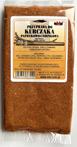 Przyprawa do kurczaka paprykowo-czosnkowa  zapakowana w torebkę foliową o gramaturze 70 g z etykietą zawierającą informacje o produkcie i jego zastosowaniu.