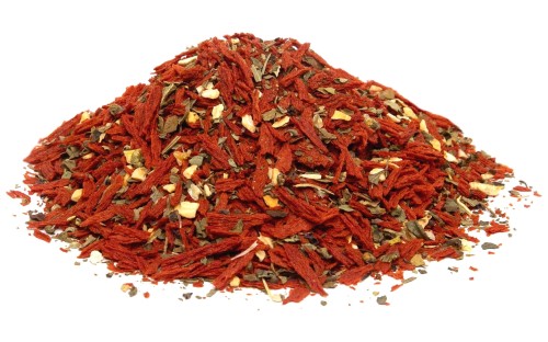 Mieszanka suszonych pomidorów z bazylią i czosnkiem o intensywnym pomidorowym aromacie. Idealna do past, zapiekanek i sałatek.